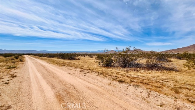 Detail Gallery Image 15 of 26 For 46330404 Earlimart St, Apple Valley,  CA 92307 - – Beds | – Baths