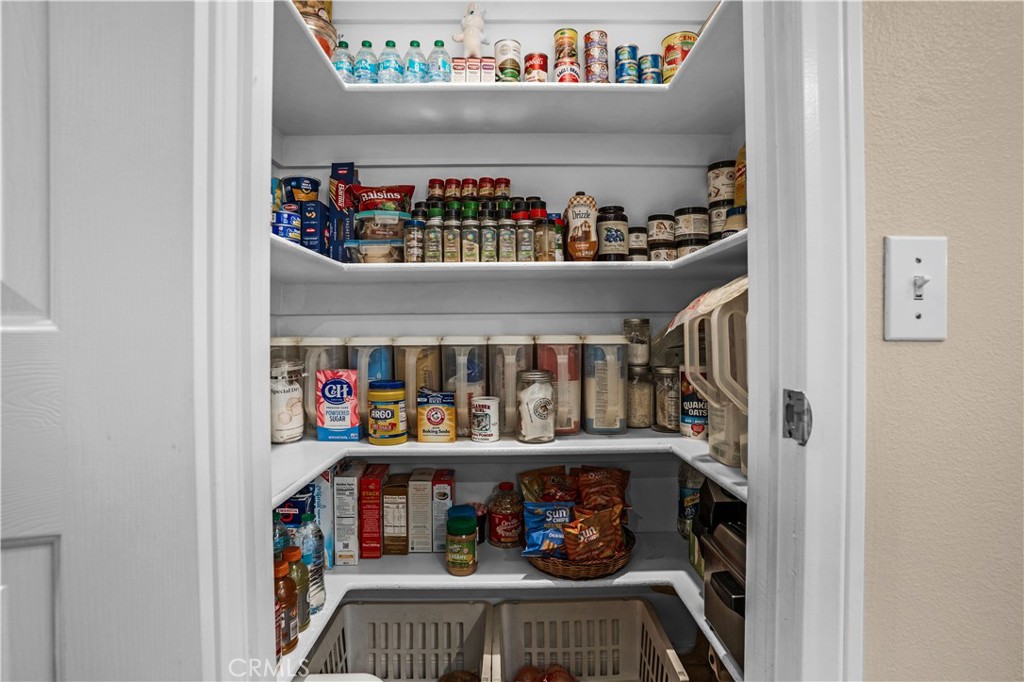 https://media.crmls.org/medias/2bd76b16-f277-4709-ba79-5599d993c28a.jpg?preset=X-Large