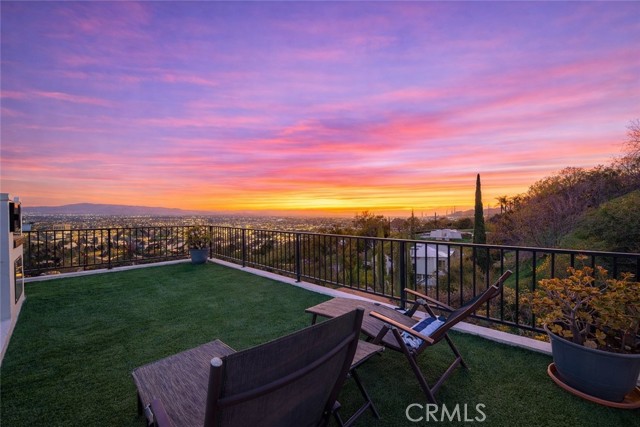 Detail Gallery Image 8 of 44 For 3952 Oakfield Dr, Sherman Oaks,  CA 91423 - 5 Beds | 4/1 Baths