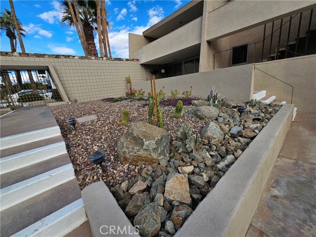 Detail Gallery Image 11 of 38 For 197 W via Lola #17,  Palm Springs,  CA 92262 - 2 Beds | 2 Baths