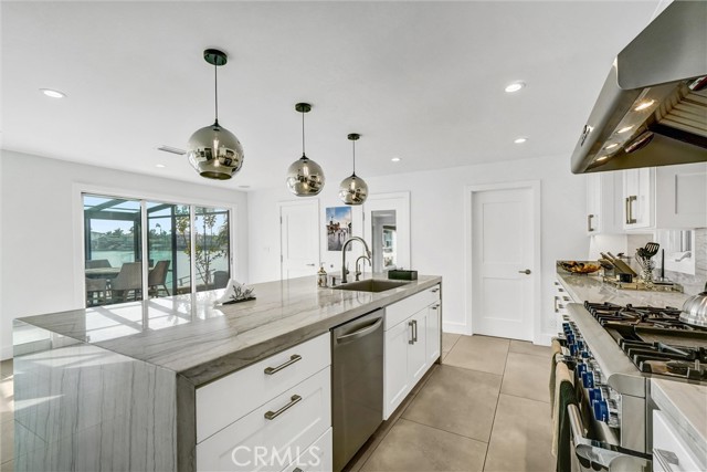 Detail Gallery Image 16 of 58 For 16412 Ardsley Cir, Huntington Beach,  CA 92649 - 4 Beds | 3/1 Baths