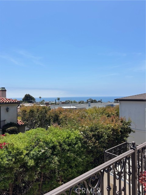 744 11th Street, Manhattan Beach CA: https://media.crmls.org/medias/2bd85151-6cca-472c-8aac-d7c3687ccd86.jpg