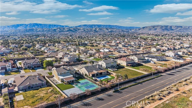 Detail Gallery Image 8 of 75 For 3625 Paddock Way, Quartz Hill,  CA 93536 - 6 Beds | 4/2 Baths