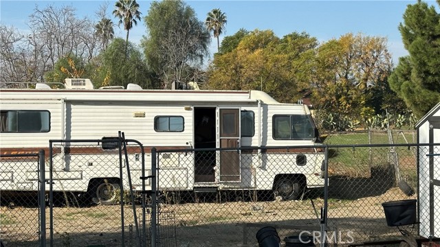 Detail Gallery Image 7 of 13 For 9180 Cypress Ave, Fontana,  CA 92335 - 3 Beds | 1/1 Baths