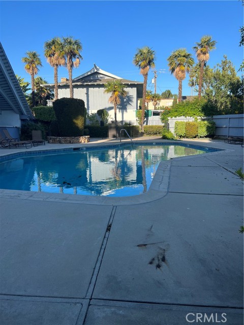 305 N Acacia Avenue, Fullerton CA: https://media.crmls.org/medias/2bd9661a-04cb-408f-888c-0e832325f856.jpg