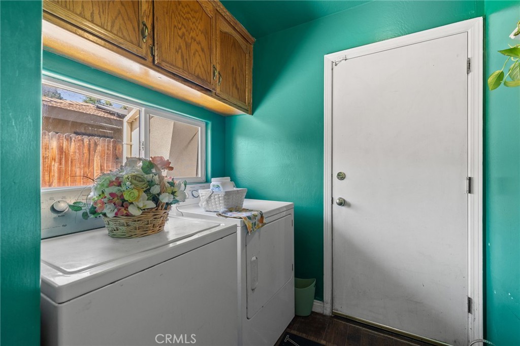 https://media.crmls.org/medias/2bd9f143-34c0-4d02-8200-fc49d8e5cc52.jpg?preset=X-Large