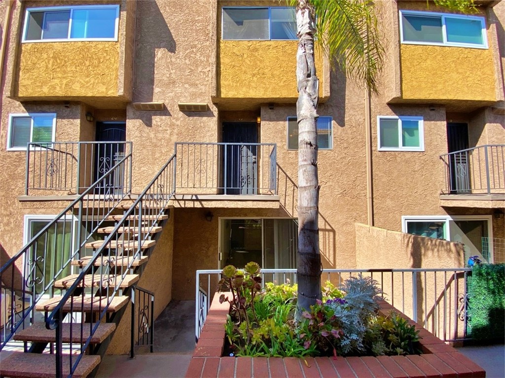 1890 S Cochran Ave #19, Los Angeles, CA 90019