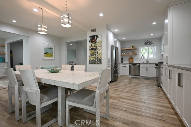 1222 S Westlake Boulevard, Westlake Village CA: https://media.crmls.org/medias/2bdac220-d12c-4969-b210-8b213421764f.jpg