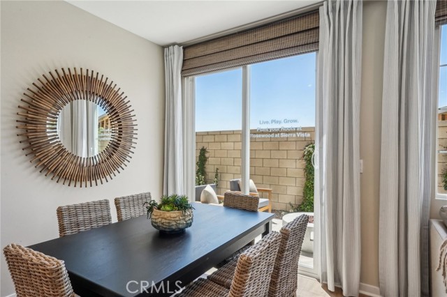 Detail Gallery Image 6 of 20 For 6377 Moonfire Ln, Fontana,  CA 92336 - 4 Beds | 3 Baths