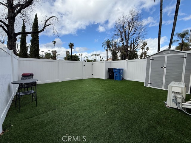 Detail Gallery Image 4 of 14 For 6440 Jumilla #1/2,  Woodland Hills,  CA 91367 - 1 Beds | 1 Baths