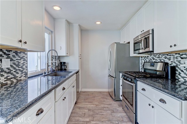 Detail Gallery Image 1 of 25 For 141 Yorktown Ln, Costa Mesa,  CA 92626 - 3 Beds | 2 Baths