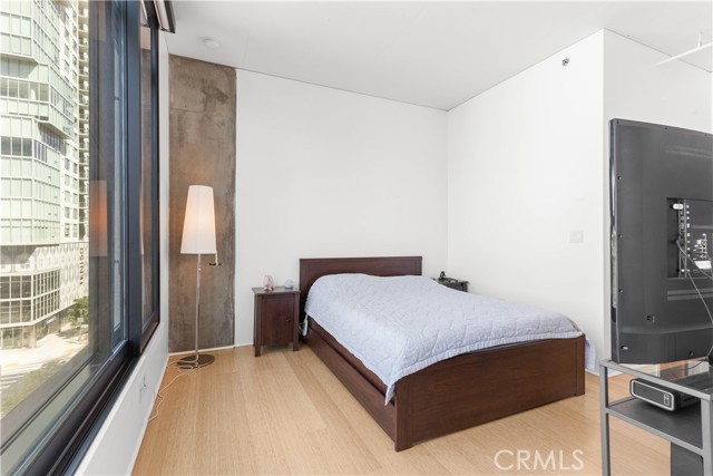 1111 S Grand Avenue, Los Angeles CA: https://media.crmls.org/medias/2bdcd566-e5f4-432d-b003-927368c72614.jpg