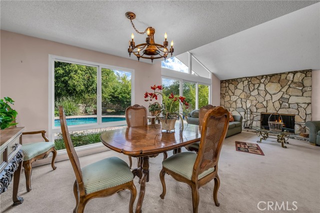 Great entertaining home can seat lots of people.