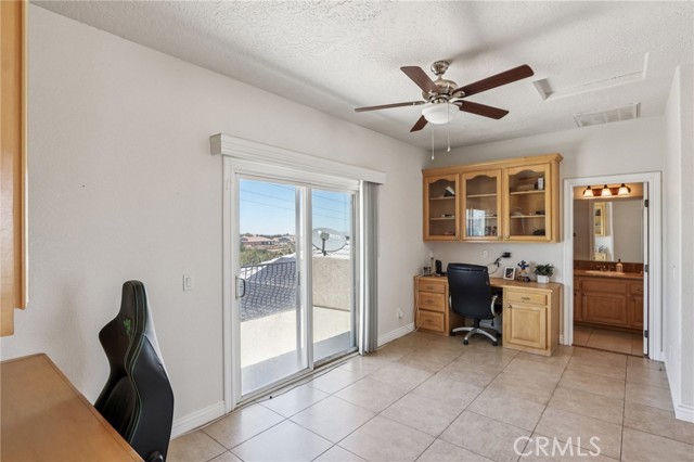 8294 Aster Road, Oak Hills CA: https://media.crmls.org/medias/2bdd8bc2-7f47-4fb8-8540-99a723cc83ce.jpg