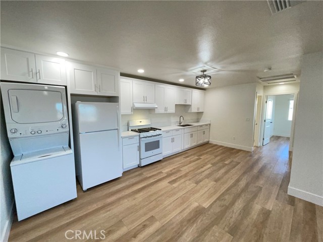 Detail Gallery Image 4 of 23 For 15484 Cheyenne Rd #2,  Apple Valley,  CA 92307 - 2 Beds | 1 Baths