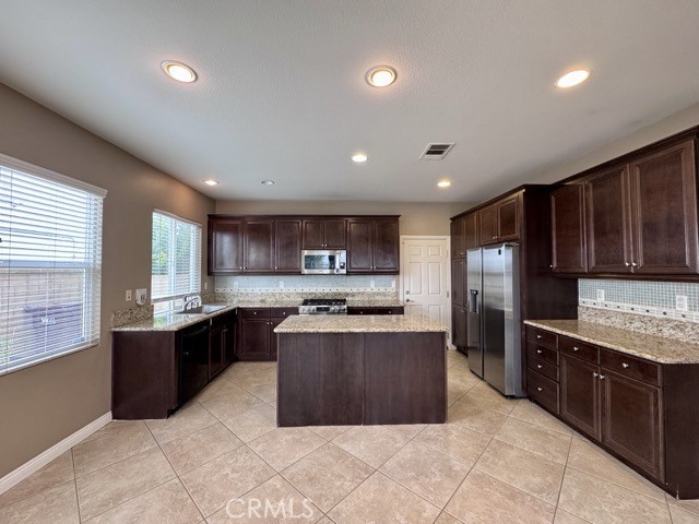 Detail Gallery Image 14 of 50 For 35889 Wolverine Ln, Murrieta,  CA 92563 - 5 Beds | 3 Baths