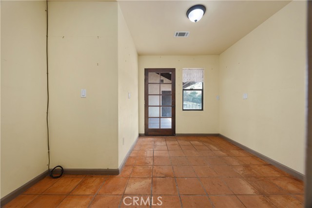 30721 Condor Place, Tehachapi CA: https://media.crmls.org/medias/2bde21f0-99c1-4f8d-b0f0-48d907b7e81e.jpg