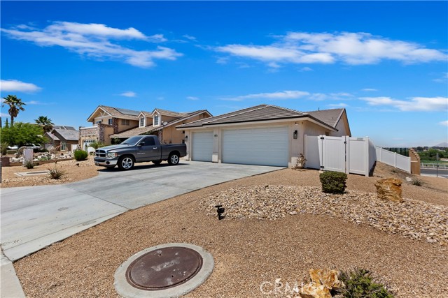 Detail Gallery Image 3 of 29 For 14027 Driftwood Dr, Victorville,  CA 92395 - 4 Beds | 2 Baths