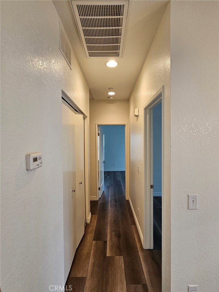 https://media.crmls.org/medias/2bdf3147-ee9a-4a6c-8d14-df8e4898bb63.jpg?preset=X-Large
