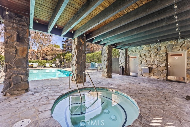 Detail Gallery Image 36 of 40 For 4720 Park Encino Ln #220,  Encino,  CA 91436 - 2 Beds | 2/1 Baths