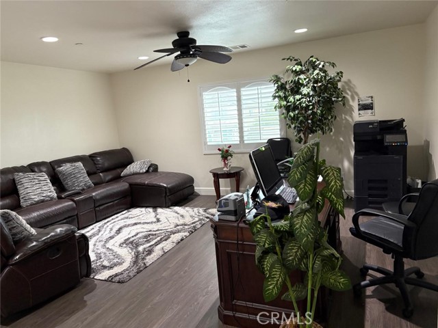 Detail Gallery Image 34 of 36 For 6111 Peregrine Dr, Jurupa Valley,  CA 91752 - 7 Beds | 4/1 Baths