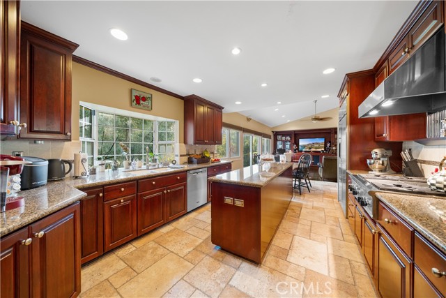 Detail Gallery Image 21 of 66 For 607 West, La Habra Heights,  CA 90631 - 5 Beds | 4 Baths