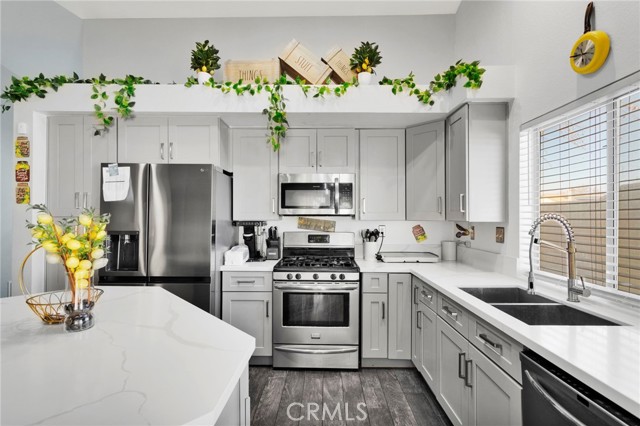 Detail Gallery Image 9 of 37 For 12889 Gifford, Victorville,  CA 92392 - 3 Beds | 2 Baths