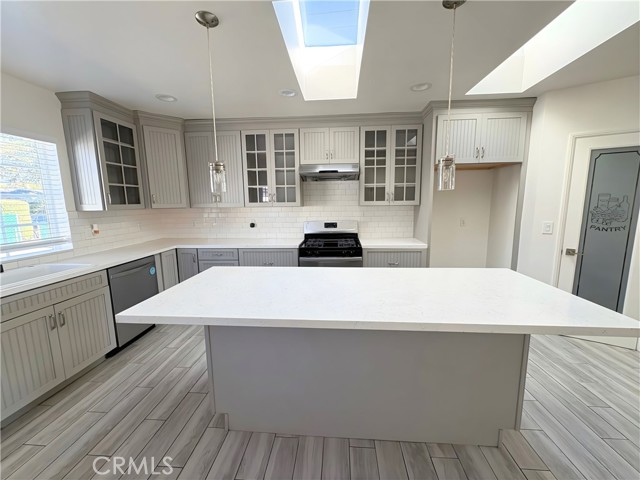 Detail Gallery Image 20 of 26 For 587 E Arrow, Upland,  CA 91786 - 5 Beds | 2/1 Baths