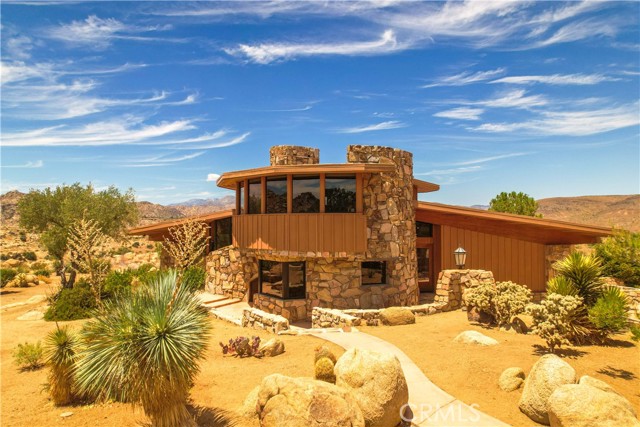 Detail Gallery Image 6 of 75 For 55290 Flying Tigers Road Rd, Pioneertown,  CA 92268 - 4 Beds | 3 Baths