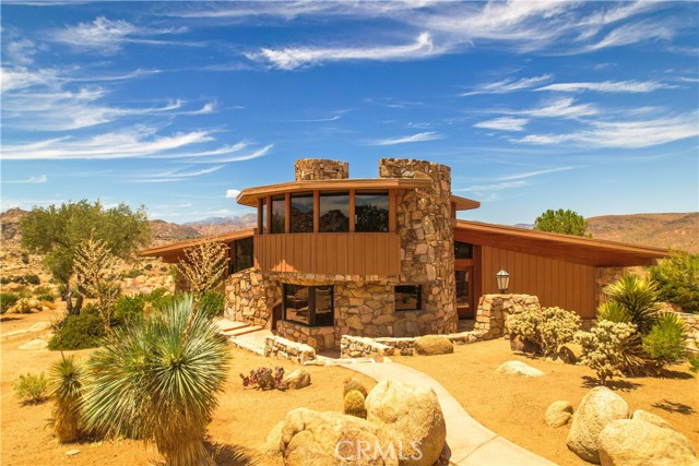 Detail Gallery Image 6 of 75 For 55290 Flying Tigers Road Rd, Pioneertown,  CA 92268 - 4 Beds | 3 Baths