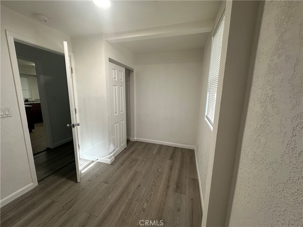https://media.crmls.org/medias/2be0acf2-a4ec-4a64-ad2c-aeaaf96669ed.jpg?preset=X-Large