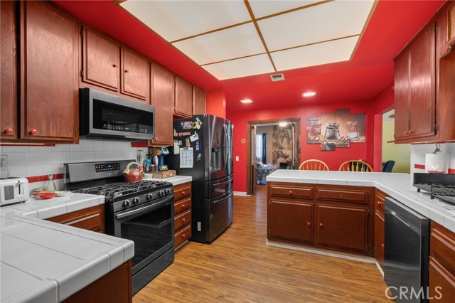 Detail Gallery Image 11 of 39 For 756 W Fontlee Ln, Rialto,  CA 92376 - 4 Beds | 2/1 Baths