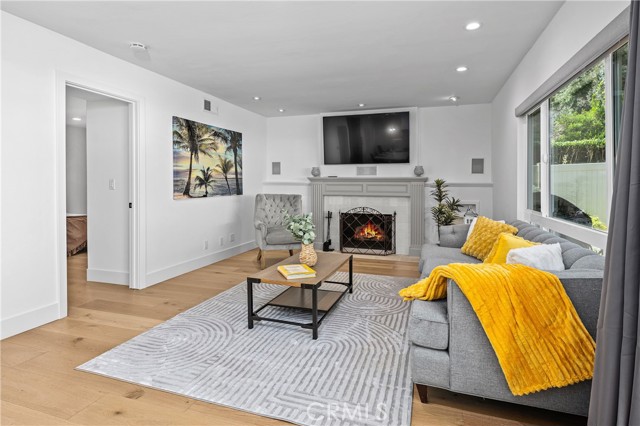 Detail Gallery Image 14 of 48 For 5497 Coral Reef Avenue, La Jolla,  CA 92037 - 5 Beds | 3 Baths