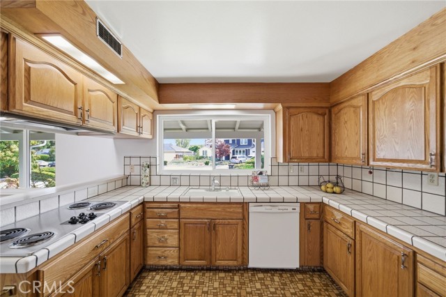 Detail Gallery Image 9 of 24 For 507 Carlyn Ct, Sunnyvale,  CA 94086 - 4 Beds | 2/1 Baths