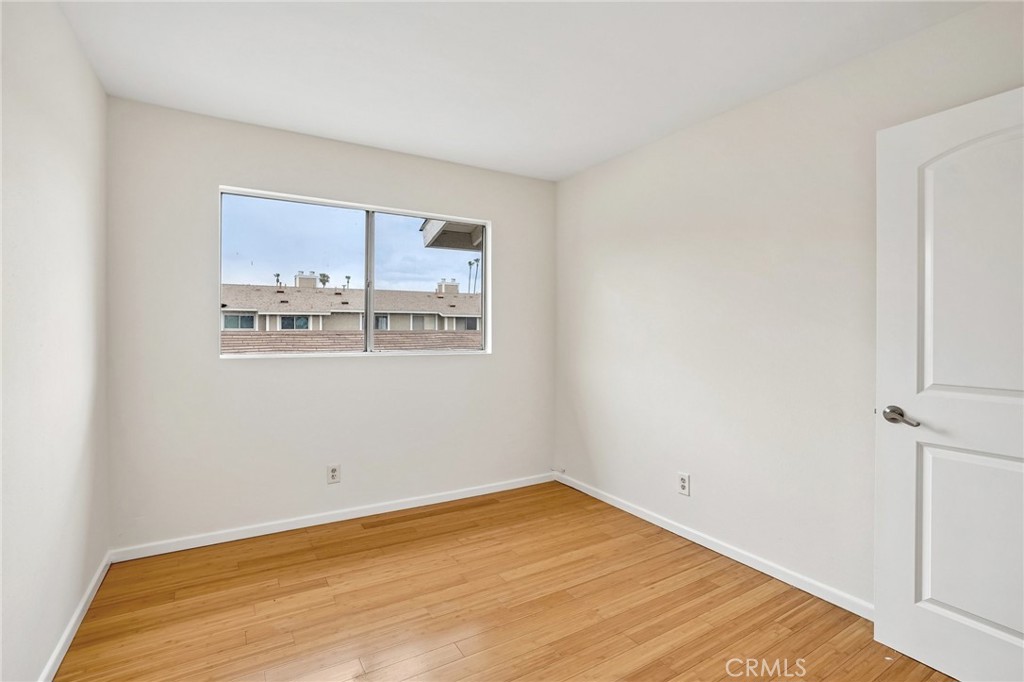 https://media.crmls.org/medias/2be25d1e-500a-4deb-8ab4-3af10995ad8d.jpg?preset=X-Large