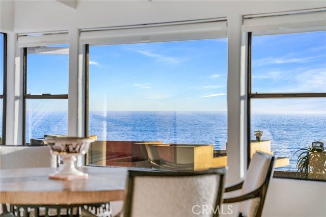 2664 Victoria Drive, Laguna Beach CA: https://media.crmls.org/medias/2be27d23-4a63-4443-8fac-b8b196cc942c.jpg