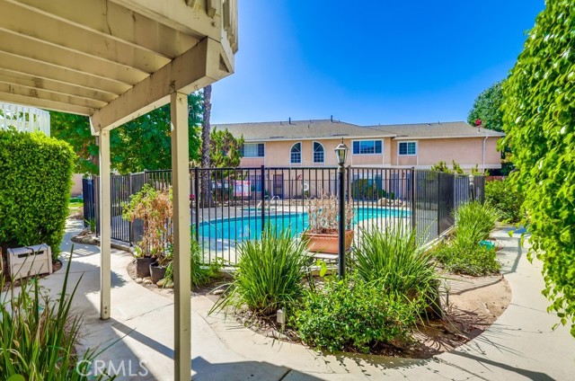 Detail Gallery Image 4 of 31 For 12235 Pine St #5,  Norwalk,  CA 90650 - 2 Beds | 2/1 Baths