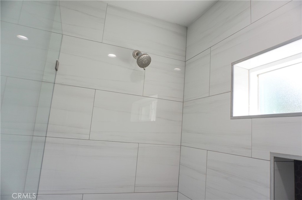 https://media.crmls.org/medias/2be37de4-1a72-4aa2-b6b4-7d2d6e5bdd76.jpg?preset=X-Large