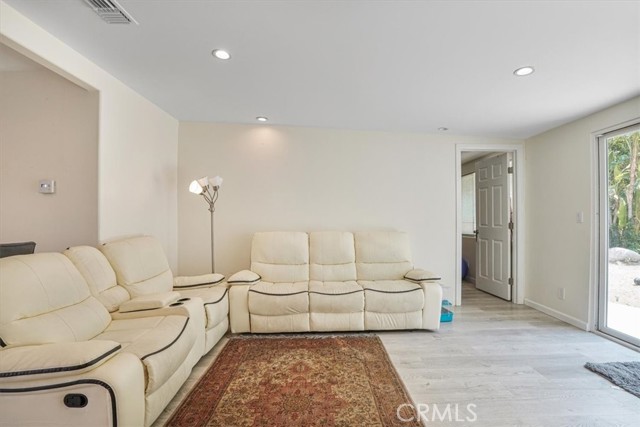 18352 Bessemer Street, Tarzana CA: https://media.crmls.org/medias/2be398c0-9ed5-4f3c-a767-2186a31db34f.jpg