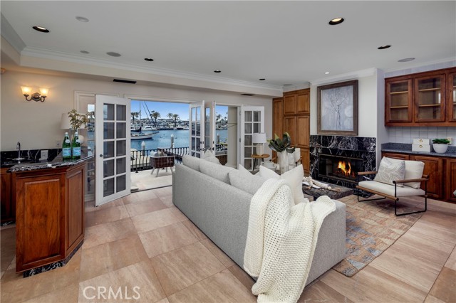 Detail Gallery Image 8 of 54 For 339 via Lido Soud, Newport Beach,  CA 92663 - 4 Beds | 4 Baths