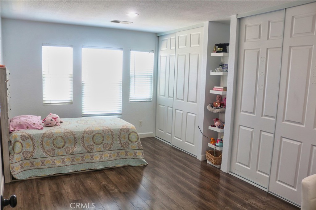 https://media.crmls.org/medias/2be4bed4-faa0-48a8-9846-e929f3efa180.jpg?preset=X-Large