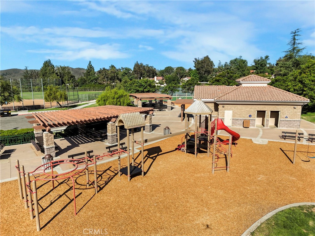 https://media.crmls.org/medias/2be4dbb8-d060-47ff-9de6-d71c2779cd8c.jpg?preset=X-Large