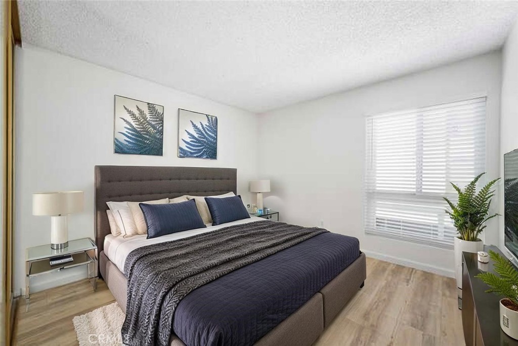 https://media.crmls.org/medias/2be612e6-e2c7-455b-bc60-de49172487ee.jpg?preset=X-Large
