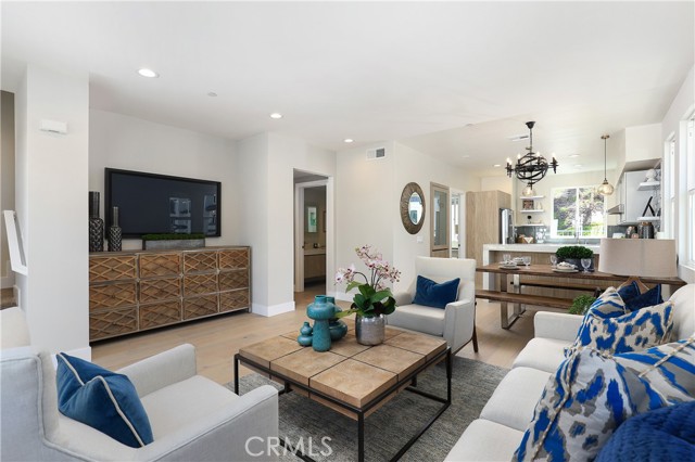 6 Oakmont Street, Phillips Ranch CA: https://media.crmls.org/medias/2be7c562-a0fb-4a0e-83d4-e0cfdf2835ec.jpg