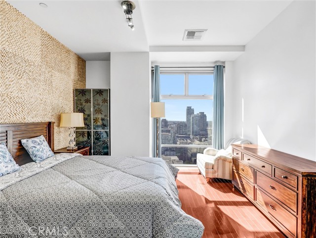 Detail Gallery Image 18 of 32 For 801 S Grand Ave #1812,  Los Angeles,  CA 90017 - 2 Beds | 2 Baths