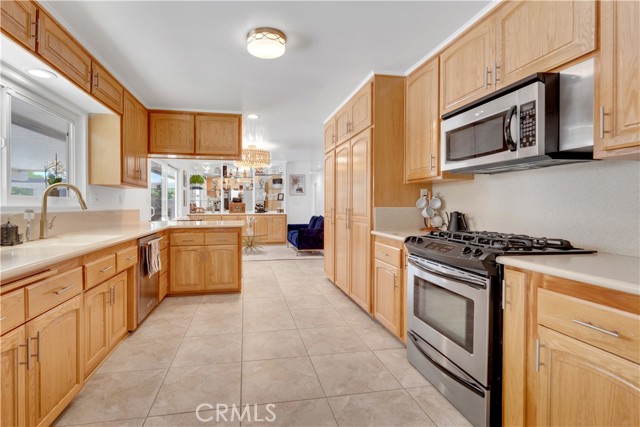 Detail Gallery Image 13 of 49 For 406 Eucalyptus Dr, Redlands,  CA 92373 - 3 Beds | 2 Baths