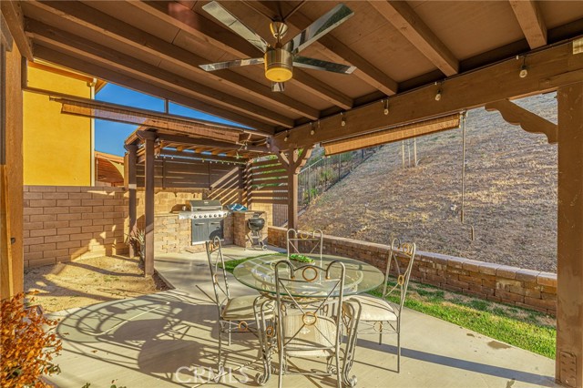 2534 Mapleleaf Terrace, Palmdale CA: https://media.crmls.org/medias/2bea0022-edc4-41db-bfa2-5c91408ac748.jpg
