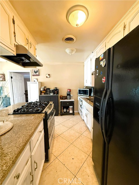 Detail Gallery Image 14 of 40 For 1320 White Ln, Bakersfield,  CA 93307 - 4 Beds | 2 Baths