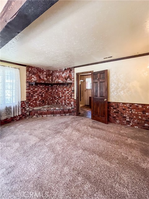 1125 Hemlock Lane, Big Bear City CA: https://media.crmls.org/medias/2bead00c-1e2f-4831-a194-94888b65cf2d.jpg