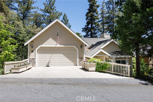 Detail Gallery Image 1 of 31 For 27376 Pinewood Dr, Lake Arrowhead,  CA 92352 - 4 Beds | 3/1 Baths